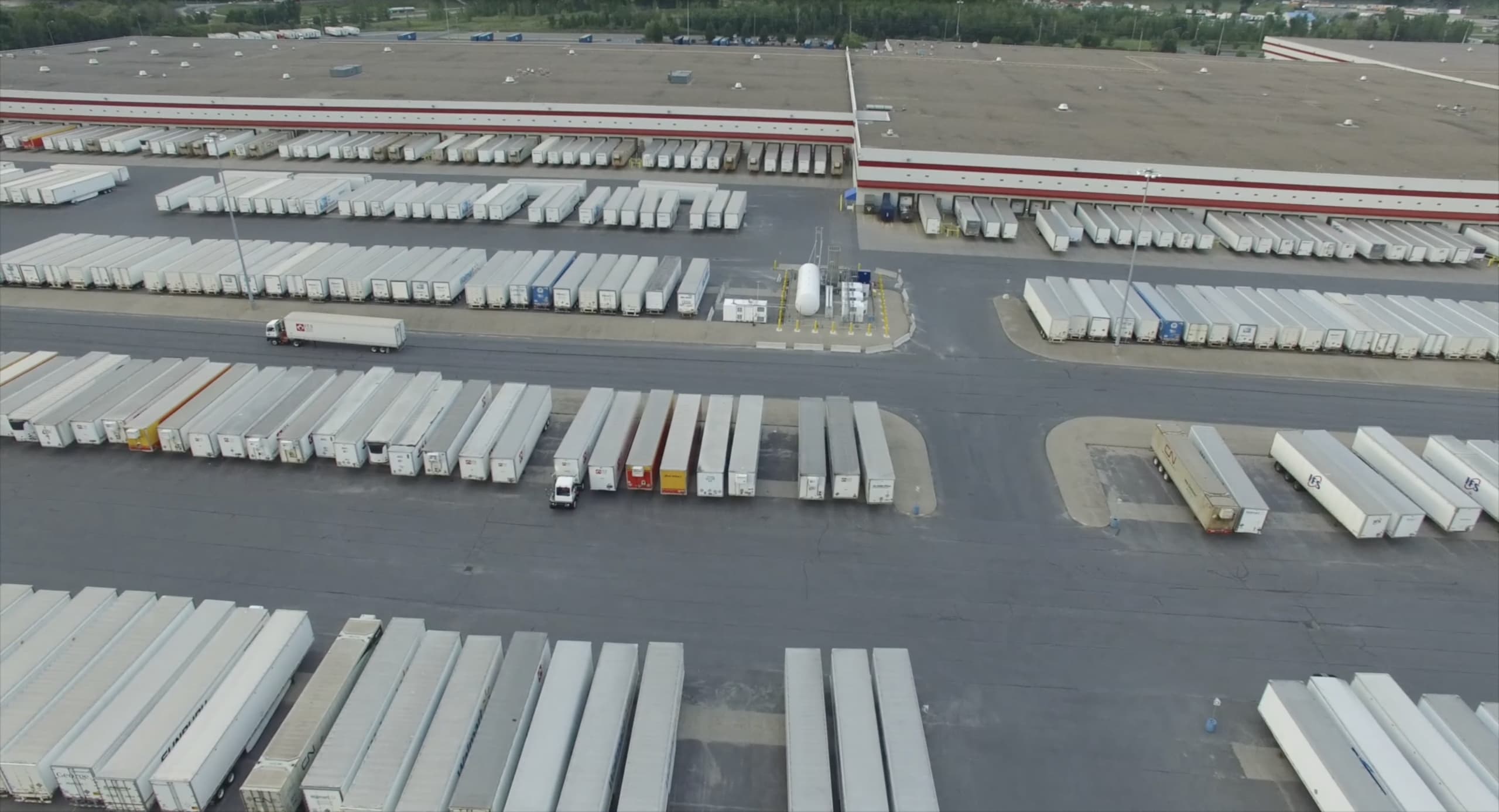 Aerial view of a distribution yard with parked trailers, highlighting yard operations and trailer management